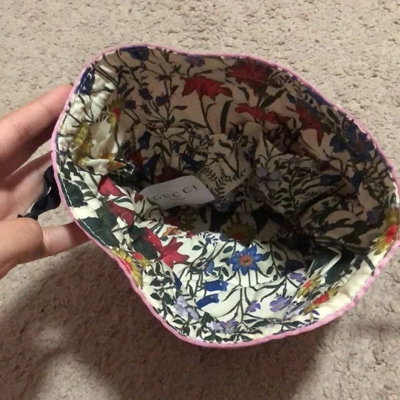 Gucci Flora Satin Pouch & Perfume Gift Set - Picture 7 of 9